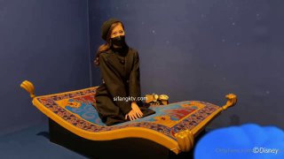妖艳00后美少女！苗条身材炮友操逼！润滑油抹骚穴，手指扣入娇喘呻吟，第一视角抽插，近距离特写